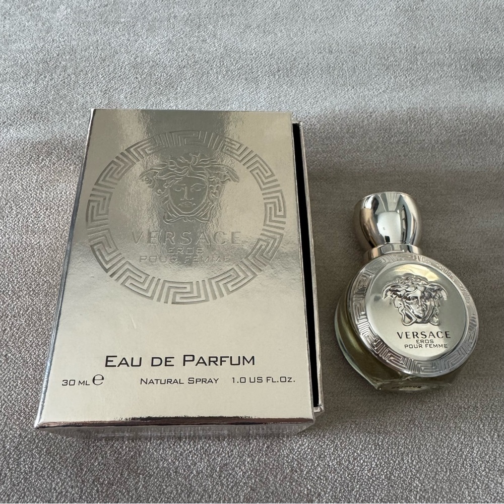 VERSACE EROS POUR FEMME EAU DE PARFUM - NEW IN BOX - Picture 2 of 3